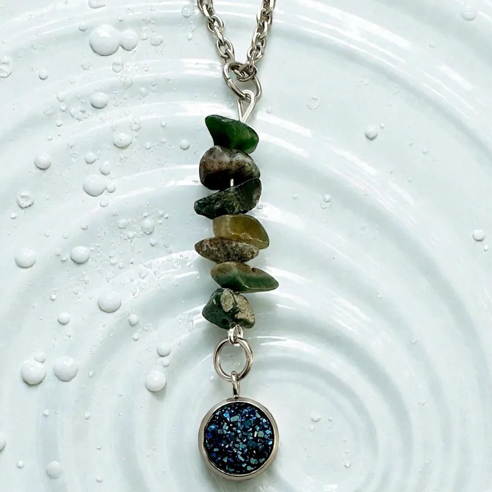 🆕 India Agate Gemstone and Crystal Pendant Necklace